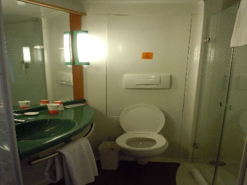 イビスホテルの浴室とトイレ