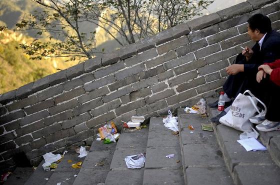 国慶節で旅行客が残していくゴミ2